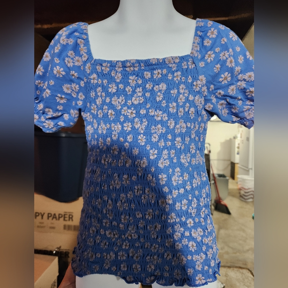 Girls blue floral short sleeve shirt size 6